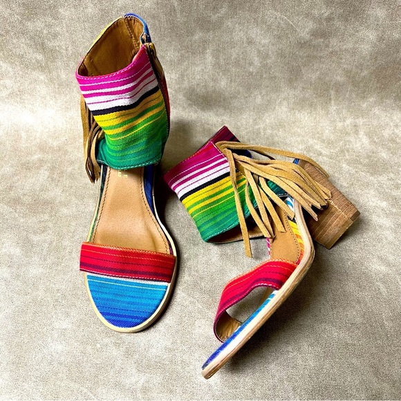 Very Volatile Serape Fringe Sandals -
Size 8 - Picture 5 of 7